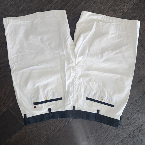 EUC Men's Tommy Hilfiger Shorts - Picture 4 of 5